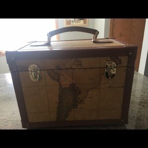 Alviero Martini Train Case